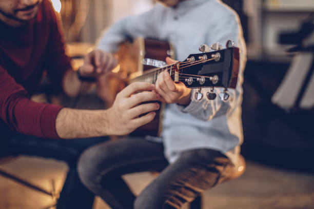 4 consejos para enseñar a su hijo a tocar la guitarra